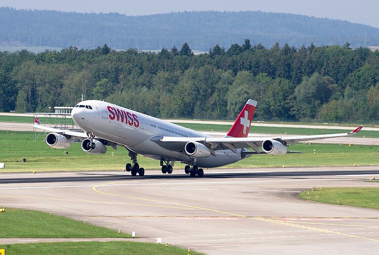 Links Flugverkehr / Flughafen